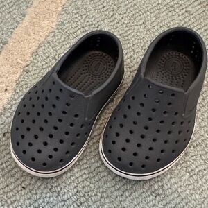 Native Miles Dark Gray- size c5 
Perfect condition